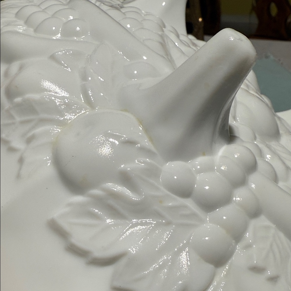 Flash sale🔥💥White Embossed Indiana milk glass fruit bowl footed harvest grape - Picture 9 of 12